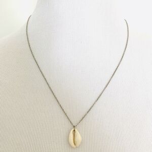 Los Angeles Boutique Silver Tone Long Chain Necklace Beach Shell Boho Casual NEW